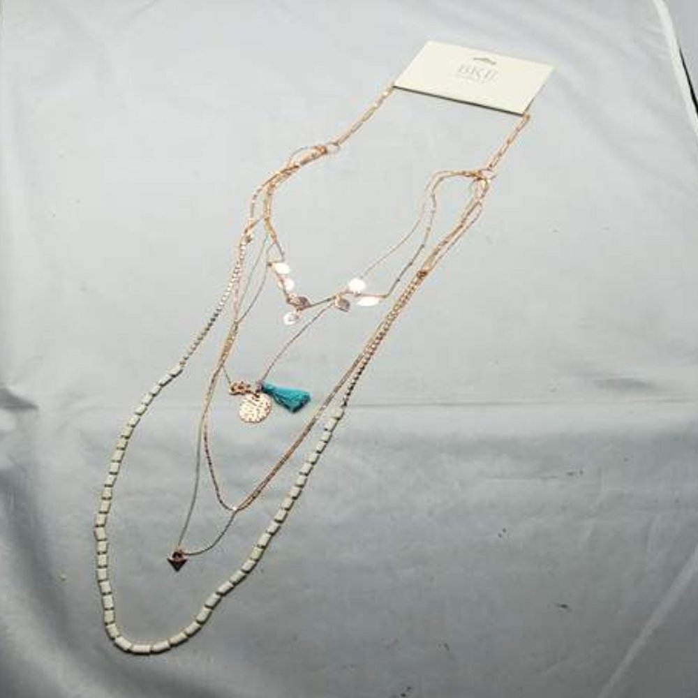 BKE 5 layered necklace rose gold chain- cream color beads - Picture 4 of 8